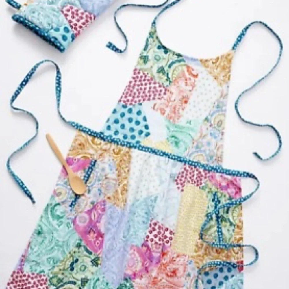 NWT Anthropologie Jolie Apron And Oven Mitt Set